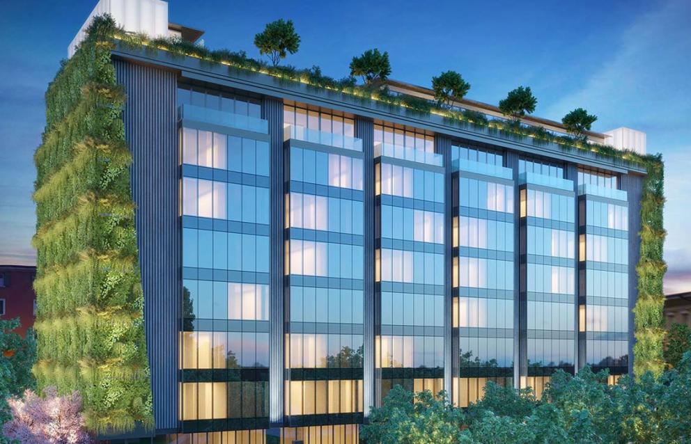 Galleria fotografica






I piatti della nostra cena, scatti di Tanio Liotta. Tartelletta di polenta, ricotta alla rucola e scaglie di grana e Schiacciata di patate, maionese al peperone, crema al peperone grigliato, salmone affumicato e avocado fresco. Bell'inizio









Tartare vegetale, caprino piccante aromatizzato all'arancia









Crema di patate di montagna, trippe di baccalà, caviale russo fresco non salato, burro al levistico: fantastico connubio di note iodate, salmastre, grasse, acide, amare, con perfetto contrappunto anche di texture e di temperatura (il burro al levistico è soffiato con l'azoto liquido)









Animelle di vitello alle nocciole, asparagi, spugnole ed estrazione di cerfoglio, golosità totale









Ravioli di pasta fresca ripieni di porro alla brace, crema di latticello, polline allo zafferano: la cucina di Morelli è in equilibrio tra eleganza e gusto, rassicura senza rinunciare al tocco creativo. Davvero matura e strutturata. Per tutti









Risotto mantecato alle radici di prezzemolo, lumache, terra di bourguignonne









Scorfano con tapenade di cipolle di Cevennes e bouillabaisse di zafferano: di nuovo, bella complessità ma anche la giusta carezza che sa tranquillizzare









Piccione cotto in due tempi, salsa allo sherry, barbabietola rossa marinata ai chiodi di garofano









I dolci d'avvalgono della consulenza di Gianluca Fusto, con Luca Franceschin, quindi non possono che essere che di gran livello. Qui il maestoso Cremoso leggero di cioccolato kalapia, crumble di olive nere liguri, cialde di pane e gelato di olio extravergine Bertarello









Morelli vicino alla chef's table in cucina, con credenza d'antan






