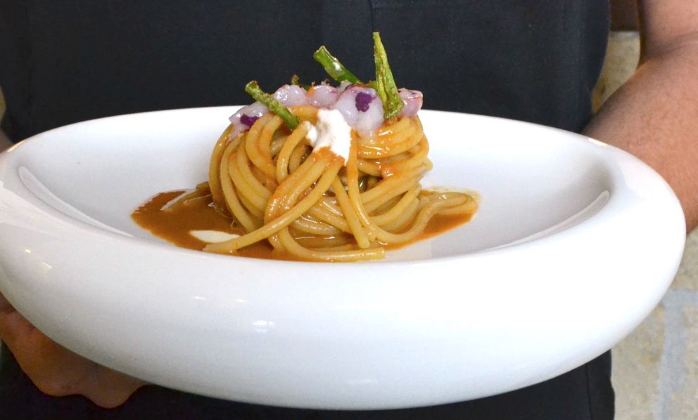 Spaghettoni al gambero viola con peperoncini flegrei e Parmigiano Reggiano di Agostino Alboretto