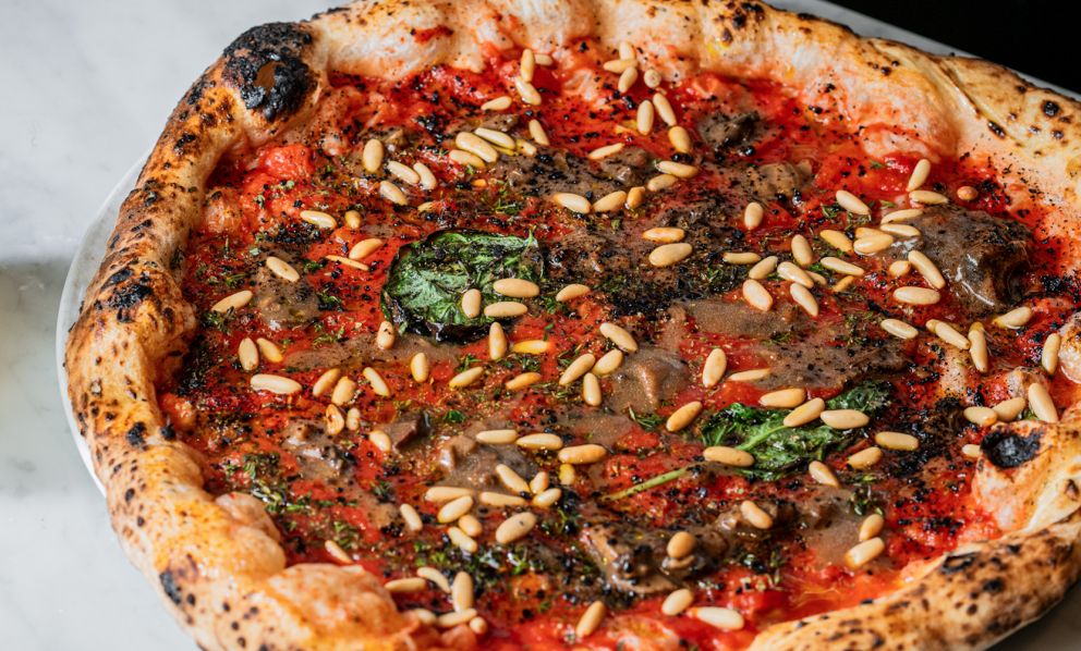 Marinara sì, ma con pinoli e porcini trifolati nella visione di Peppe Guida