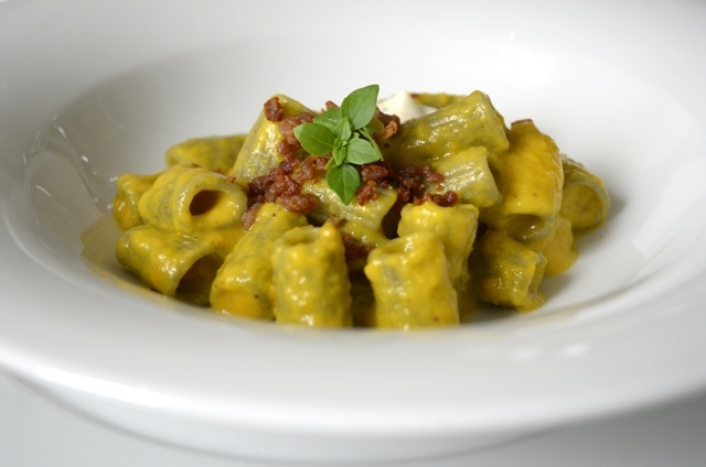 Galleria fotografica






Baccalà Giraldo, patate di Nardò e olive Leccine di Andrea Ribaldone









Cialledda, ventresca di tonno rosso Balfegò con quintessenza prima di origano di Domenico Schingaro






