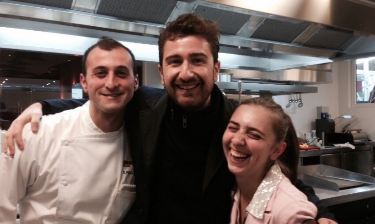 Galleria fotografica






Matteo Renzi, il giorno dell'inaugurazione, a tavola con il ministro Martina e con Massimo Bottura








"E' proprio lui!"








Giuseppe Sala e Francesco Rutelli intervistati da La7 sulla nostra terrazza








Claudio Ceroni di Magenta Bureau, con Sala e Rutelli








Il giornalista Beppe Severgnini








Il Maestro Gualtiero Marchesi, a colloquio con Fabio Abbattista








Giorgio Armani è stato un ospite a sorpresa per il menu di Carlo Cracco








Gianni Morandi al bar di Identità Expo








Danilo Gallinari con Moreno Cedroni








Ribaldone e Bastianich con Elisabetta Serraiotto, responsabile Marketing e Comunicazione del Consorzio Tutela Grana Padano








Felicità, Al Bano!








Gianluca Vialli con tutta la brigata della cucina di Identità Expo








Massimo Bray








Maria Grazia Cucinotta con la squadra di sala di Identità Expo S.Pellegrino








Ambra Angiolini sul balcone di Identità Expo





