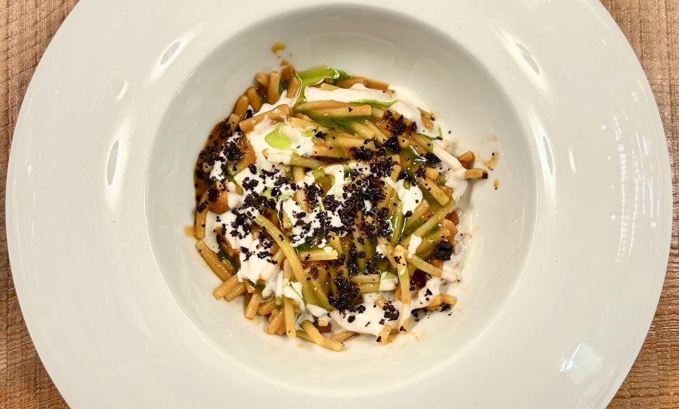 I dieci anni di Cortile Pepe e dei perfetti Spaghetti con ragù di polpo murato