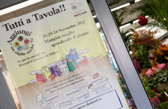 Galleria fotografica






Eugenio Roncoroni (a sinistra) e Beniamino Nespor al mercato Ticinese in piazza XXIV Maggio








Il banco della carne al mercato Ticinese








I consigli di Roncoroni e Nespor sui prodotti del mercato








Consigli al banco frutta e verdura








Luigi Taglienti aiuta a fare la spesa per il menu da lui consigliato








La #spesaalmercato
 








Fruttivendolo del mercato Prealpi








All'Associazione Comunità e Famiglia è stata destinata la spesa solidale del mercato Morsenchio








Al mercato Morsenchio erano abbinati gli chef Giovanni Traversone e Marco Tronconi della Trattoria del Nuovo Macello in via Cesare Lombroso








Tronconi (a sinistra) e Traversone al mercato








La raccolta dei bollini








Commercianti al mercato Morsenchio








La consegna della borsa in cotone





