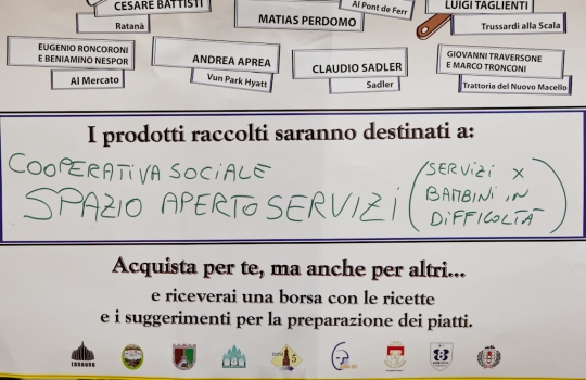 Galleria fotografica






Eugenio Roncoroni (a sinistra) e Beniamino Nespor al mercato Ticinese in piazza XXIV Maggio








Il banco della carne al mercato Ticinese








I consigli di Roncoroni e Nespor sui prodotti del mercato








Consigli al banco frutta e verdura








Luigi Taglienti aiuta a fare la spesa per il menu da lui consigliato








La #spesaalmercato
 








Fruttivendolo del mercato Prealpi








All'Associazione Comunità e Famiglia è stata destinata la spesa solidale del mercato Morsenchio








Al mercato Morsenchio erano abbinati gli chef Giovanni Traversone e Marco Tronconi della Trattoria del Nuovo Macello in via Cesare Lombroso








Tronconi (a sinistra) e Traversone al mercato








La raccolta dei bollini








Commercianti al mercato Morsenchio








La consegna della borsa in cotone








L'entrata del mercato Ca' Granda, abbinato allo chef Andrea Aprea del ristorante neostellato Vun del Park Hyatt





