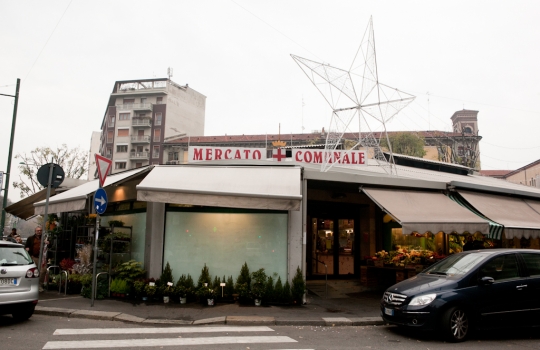 Galleria fotografica






Eugenio Roncoroni (a sinistra) e Beniamino Nespor al mercato Ticinese in piazza XXIV Maggio








Il banco della carne al mercato Ticinese








I consigli di Roncoroni e Nespor sui prodotti del mercato








Consigli al banco frutta e verdura








Luigi Taglienti aiuta a fare la spesa per il menu da lui consigliato








La #spesaalmercato
 








Fruttivendolo del mercato Prealpi








All'Associazione Comunità e Famiglia è stata destinata la spesa solidale del mercato Morsenchio








Al mercato Morsenchio erano abbinati gli chef Giovanni Traversone e Marco Tronconi della Trattoria del Nuovo Macello in via Cesare Lombroso








Tronconi (a sinistra) e Traversone al mercato








La raccolta dei bollini








Commercianti al mercato Morsenchio








La consegna della borsa in cotone








L'entrata del mercato Ca' Granda, abbinato allo chef Andrea Aprea del ristorante neostellato Vun del Park Hyatt








Allo Spazio Aperto Servizi le donazioni raccolte al mercato Ca' Granda








La #spesaalmercato con Andrea Aprea sabato mattina








La scelta dei funghi migliori








Scatti al mercato








Andrea Aprea con Franco D'Alfondo, Assessore al Commercio, Attività Produttive, Turismo e Marketing Territoriale del Comune di Milano
 





