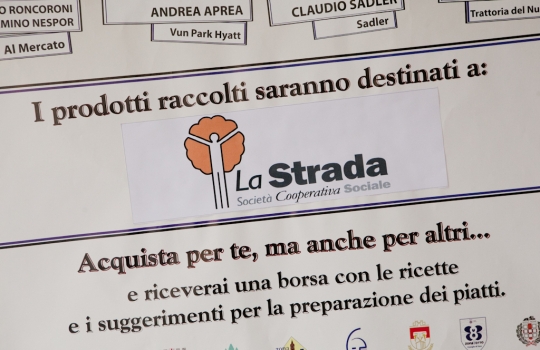 Galleria fotografica






Eugenio Roncoroni (a sinistra) e Beniamino Nespor al mercato Ticinese in piazza XXIV Maggio








Il banco della carne al mercato Ticinese








I consigli di Roncoroni e Nespor sui prodotti del mercato








Consigli al banco frutta e verdura








Luigi Taglienti aiuta a fare la spesa per il menu da lui consigliato








La #spesaalmercato
 








Fruttivendolo del mercato Prealpi








All'Associazione Comunità e Famiglia è stata destinata la spesa solidale del mercato Morsenchio








Al mercato Morsenchio erano abbinati gli chef Giovanni Traversone e Marco Tronconi della Trattoria del Nuovo Macello in via Cesare Lombroso








Tronconi (a sinistra) e Traversone al mercato








La raccolta dei bollini








Commercianti al mercato Morsenchio








La consegna della borsa in cotone








L'entrata del mercato Ca' Granda, abbinato allo chef Andrea Aprea del ristorante neostellato Vun del Park Hyatt








Allo Spazio Aperto Servizi le donazioni raccolte al mercato Ca' Granda








La #spesaalmercato con Andrea Aprea sabato mattina








La scelta dei funghi migliori








Scatti al mercato








Andrea Aprea con Franco D'Alfondo, Assessore al Commercio, Attività Produttive, Turismo e Marketing Territoriale del Comune di Milano
 








Il mercato Wagner visto dall'esterno. Con Claudio Sadler si è conclusa sabato pomeriggio la seconda edizione di Tutti a Tavola!! Aggiungi un ospite anche tu









Claudio Sadler dispensa consigli al mercato








La #spesaalmercato con Sadler
 








La raccolta dei bollini








#spesaalmercato 





