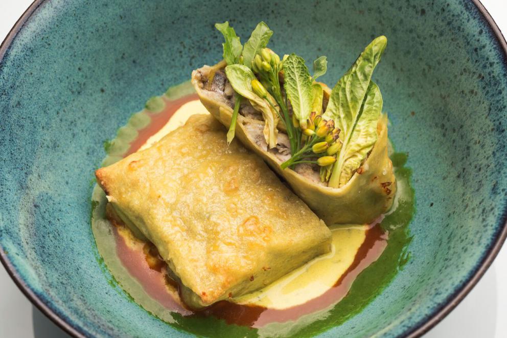 PhotogalleryRay wings &ldquo;alla stimpirata&rdquo;
Crispy Gelato Sandwich with Sicilian truffle from Palazzolo Acreide
