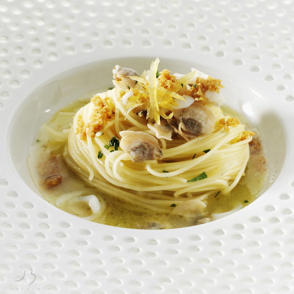 Galleria fotografica2007 &ndash; C&rsquo;ERA UNA VOLTA - Pizza fritta con mozzarella di bufala, pomodorini confit, basilico, bavarese di pomodoro e limone
2008 &ndash; PIS&LOVE - Pasta e fagioli, polpo e cozze con pasta mista
