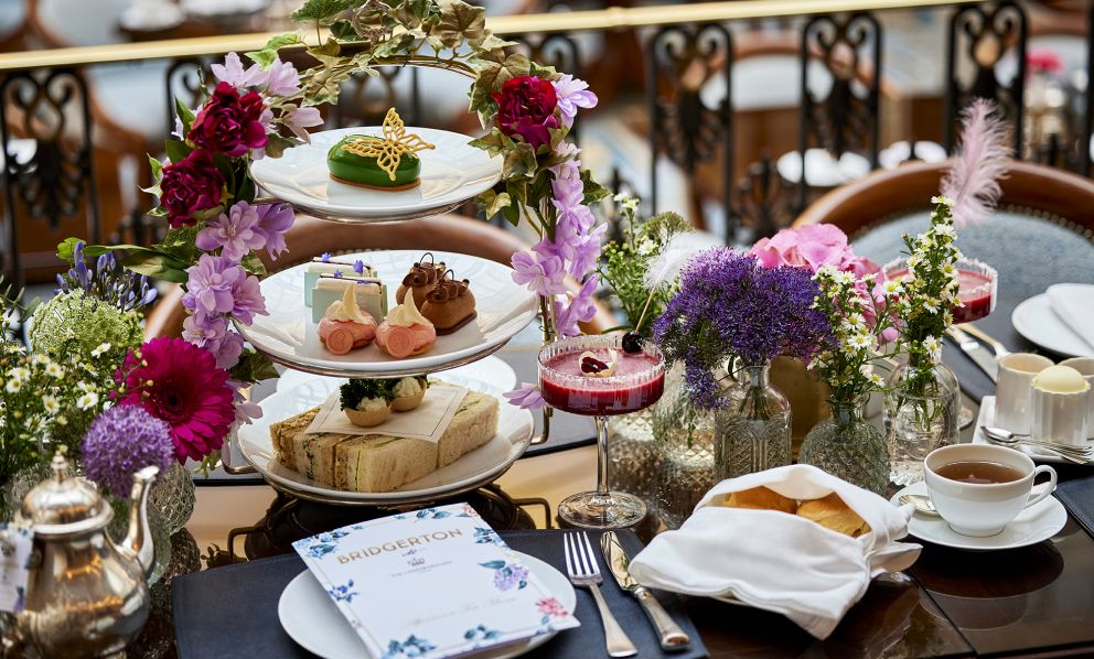 Tutto sui migliori afternoon tea a Londra: quello  del The Lanesborough Hotel ispirato ai Bridgerton e 5 altri imperdibili