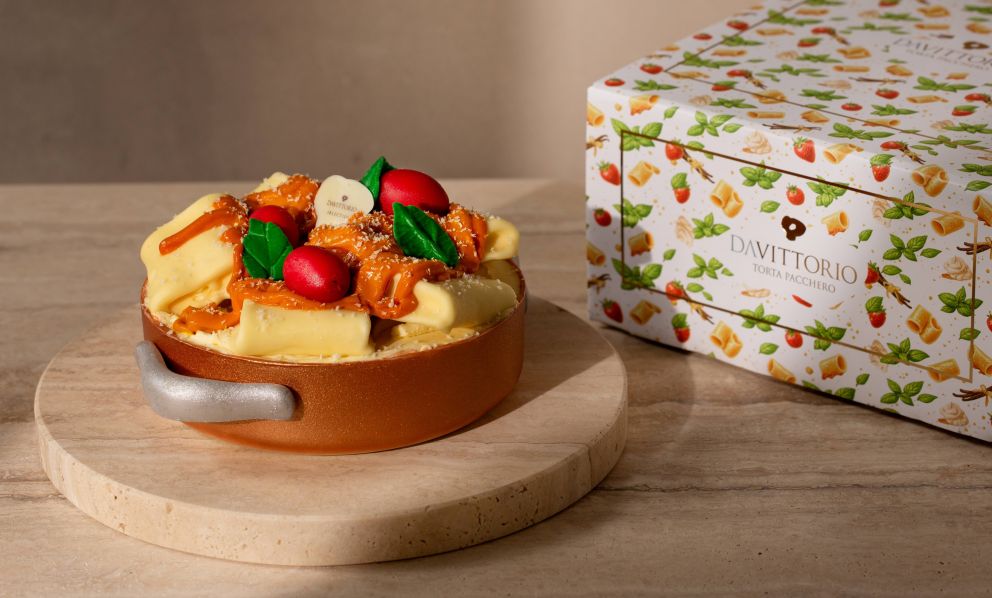 I mitici Paccheri alla Vittorio diventano un dolce: ecco la Torta Pacchero