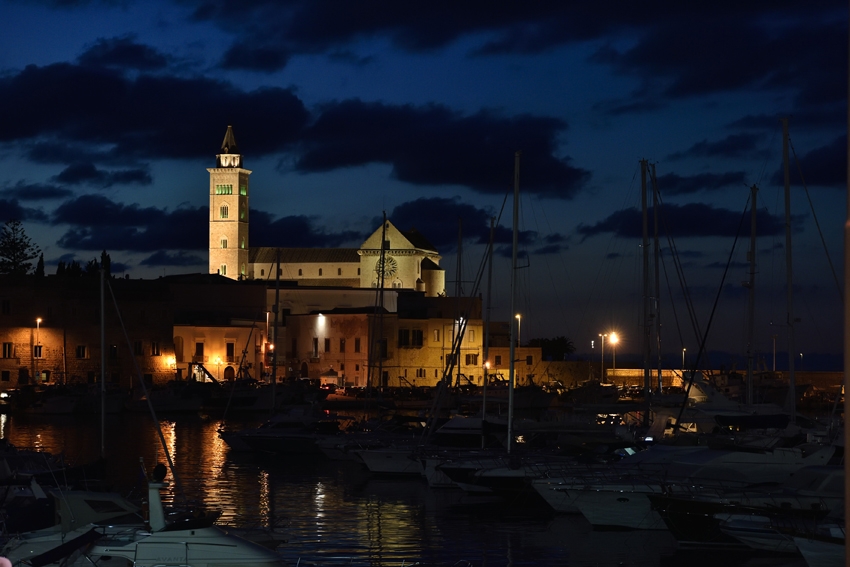 PhotogalleryPaolo Parisi and his slice, Sixties styleRaffaele Vitale&nbsp;of&nbsp;Casa del Nonno 13&nbsp;in Mercato San Severino (Salerno) prepairs his finger foods made with saffron mozzarellaFried moscardini&nbsp;by&nbsp;Francesco Nacci, Botrus&nbsp;restaurant in CeglieBeppe Ciavarelli&nbsp;of&nbsp;La Claque&nbsp;restaurant in MolfettaAntonio Scalera&nbsp;of&nbsp;La Bul&nbsp;in Ceglie and his Apulian gazpachoPanino with capocollo by&nbsp;Antonella Ricci&nbsp;and&nbsp;Vinod Sookar&nbsp;of&nbsp;Al Fornello da Ricci&nbsp;in CeglieAltamura's breadThe&nbsp;sospiri&nbsp;di BisceglieDomenico Cilenti and his&nbsp;Vampa