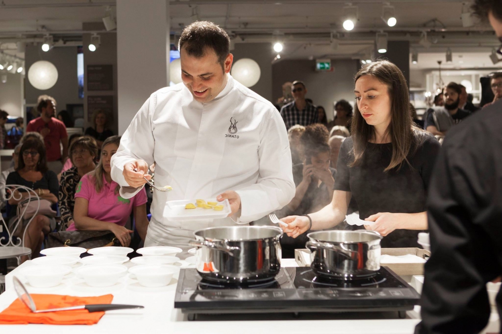 Photogallery






BARI. A curious audience in the Coin store in Via Noicattaro, inside shopping centre Casamassima









BARI. The speakers with Paolo Marchi were Felice Sgarra (in the photo), chef at restaurant Umami in Andria and Vincenzo Del Monaco of Bottega del Monaco in Grottagle (Taranto)









BARI. Felice Sgarra cooked a Cream of black chickpeas from Murgia with red prawn from Gallipoli and raspberry









BERGAMO. Three pillars from the Cerea family spoke at Coin: next to Paolo Marchi, there’s signora Bruna and her children Rossella and Chicco









BERGAMO. Chicco Cerea prepared a...









BERGAMO. ...Chestnut polenta with spicy tomato and pecorino









CATANIA. In Catania, the event took place on the third floor of Spazio Cargo Etc. inside Coin in Via Etnea 116/124 with Corrado Assenza of Caffè Sicilia in Noto, Paolo Marchi and Bianca Celano of restaurant QQucina in Catania









CATANIA. Bianca Celano









Grilled octopus on emulsion of hazelnuts from Etna, beetroot gnocchetti with Mielarò, wild fennel and sea urchin sauce by Bianca Celano









CATANIA. Corrado Assenza, Bianca Celano and Paolo Marchi









NAPLES. This was the dish presented at Coin Napoli on the 4th floor of Spazio Cargo Etc., in Via Scarlatti 90/98. It’s a soup with eight beans, sconcigli and porcini by Marianna Vitale of restaurant Sud in Quarto (Naples)









NAPLES. With Marianna Vitale and Paolo Marchi – in the middle – there’s Elisabetta Moro (second to the right), professor of Cultural Anthropology and co-director at Medeat Research, the Centre for Social Researches on the Mediterranean Diet at Università degli studi Suor Orsola in Naples









NAPLES. Marchi, Vitale, Moro









NAPLES









ROME. The protagonists of the event at Coin, 3rd floor Spazio Cargo etc., in Piazzale Appio 7: Cristina Bowerman of restaurant Glass Hostaria and Laura Delli Colli, journalist and writer specialised in cinema









ROME. The event at Coin in the capital. Cristina Bowerman cooked Pumpkin and pumpkin and pumpkin, quail egg and gorgonzola









ROME. Group photo with the catering school students









TREVISO. The trio at the Coincasa event in Treviso. Left Nicola Dinato of restaurant La Feva in Castelfranco (Treviso); right Giancarlo Perbellini of Casa Perbellini (Verona). In the middle Paolo Marchi






