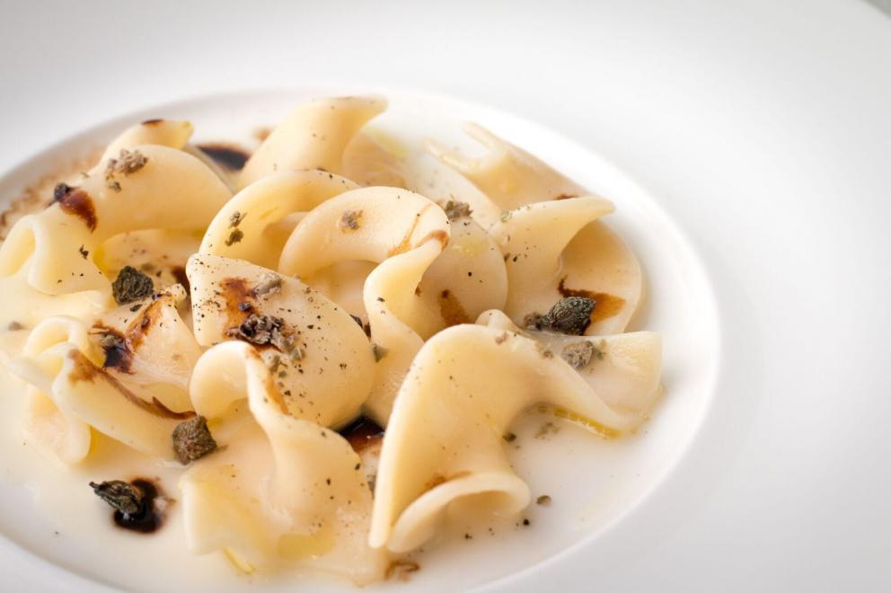 Photogallery






Carciofo, artichoke, a brilliant dish based on contrasts









Mare & terra is a tourbillon of flavours: lobster, tuna, caviar, oyster and seaweeds with aubergine, tomato, onion, beetroot, chilly pepper, lettuce, ginger and lemon. Freshness, Mediterranean Sea, iodine, spices









A display of a fine knowledge of international cuisine, China su tè: squid ravioli filled with a sauce of squid meat and squid ink and fish stock with Lapsang Souchong tea. Unique elegance, umami nuances and smokiness






