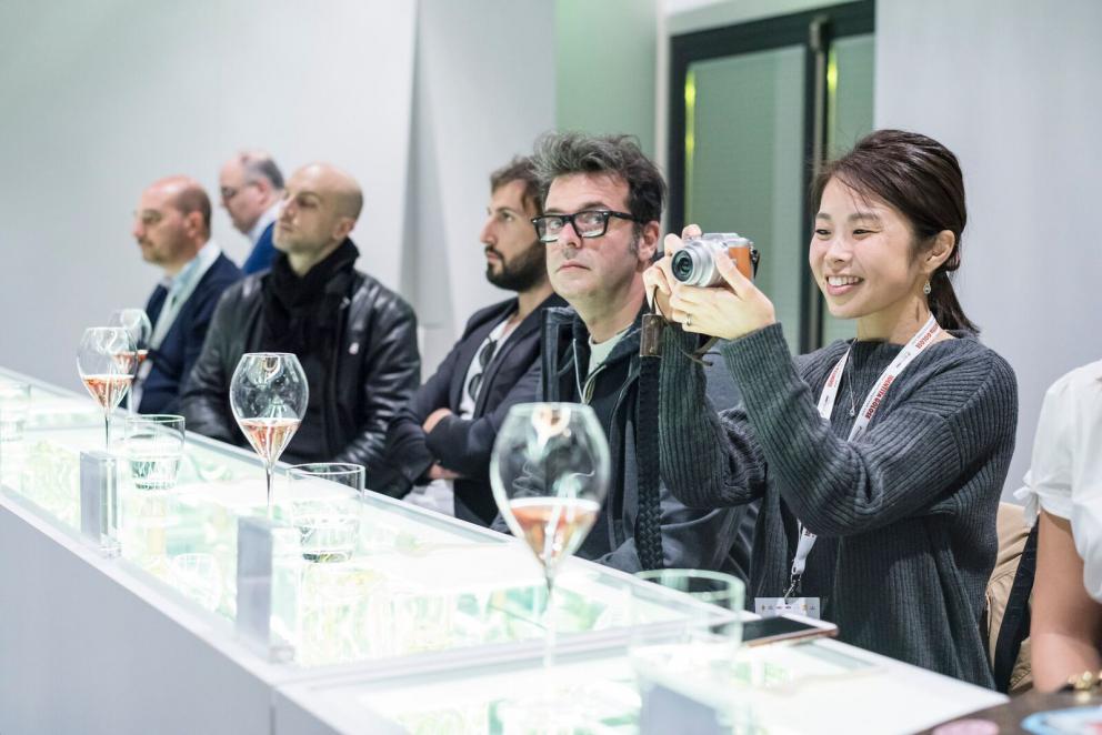 Galleria fotografica






Massimiliano Blasone a Identità di Champagne. Tutte le foto sono di Brambilla-Serrani














Matteo Baronetto














Giuseppe Iannotti



















Bruno Petronilli, che ha presentato gli incontri, insieme allo chef de cave di Maison Ruinart Frédéric Panaïotis














Il nostro Raffaele Foglia






