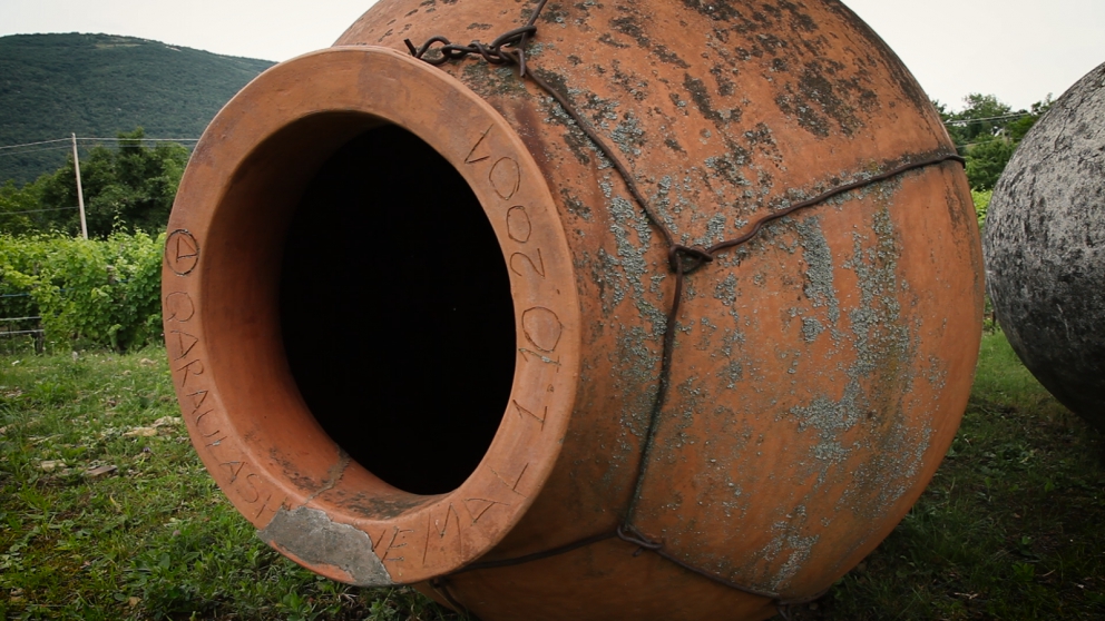 Galleria fotograficaJosko Gravner
Angiolino Maule
Daniele Piccinin
La cantina di Gravner (foto Barsanti)
La serata di presentazione a La Montecchia: Maule, Gravner, Michelon, Hopkins e Piccinin
Vitigni nell'azienda di Piccinin
Foto Barsanti
La cantina Oslavia di Gravner (foto Barsanti)
Lo stango Runk nell'azienda di Gravner (foto Barsanti)
foto Barsanti
Il vigneto Hum di Gravner (foto Barsanti)
Il vigneto Runk di Gravner (foto Barsanti)
Josko Gravner (foto Mocilnik)
Josko Gravner (foto Mocilnik)
Josko Gravner (foto Frullani)
Josko Gravner (foto Barsanti)
