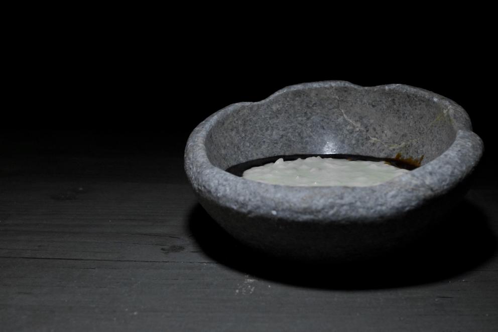 Galleria fotografica






Sandwich di ragusano









Insalata liquida, crema di avocado e pistacchio









Finta lisca di alici con burro affumicato









Polpettina di baccalà, maionese agli agrumi e ravanello









Pomodori e bottarga









Carpaccio di aguglia imperiale, limone fermentato, sale, erbe dell'orto e salmoriglio









Ceviche di ricciola, verdure marinate, cipolla, pala di fico d'India, cetriolo, ricotta affumicata









Uovo e tenerumi: uovo bt, tenerumi in ogni declinazione (il gambo, le parti interne saltate in padella, quelle esterne frullate in una crema), fiori di zucchina fritti, grano soffiato, fonduta di pecorino siciliano









Tagliolini di pasta fresca, pistacchio, arancia e bottarga di tonno. la pasta è fatto con farina di Timilia






