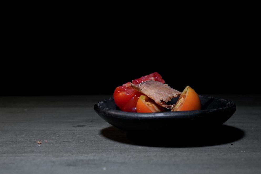 Galleria fotografica






Sandwich di ragusano









Insalata liquida, crema di avocado e pistacchio









Finta lisca di alici con burro affumicato









Polpettina di baccalà, maionese agli agrumi e ravanello






