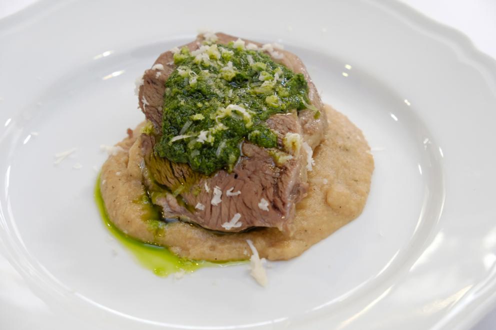 Galleria fotografica






La sala della mensa dei poveri di OSF strapiena per il pranzo benefico in collaborazione con Identità Golose









Paolo Marchi e Padre Maurizio Annoni









Padre Maurizio Annoni, presidente di OSF









Da sinistra:  Federico La Paglia, chef del ristorante Sikèlaia di Milano, e Federico Sisti, chef dell’Antica Osteria Il Ronchettino, sempre di Milano









Da sinistra: Andrea Ribaldone, dell’Osteria Arborina di La Morra, provincia di Cuneo, Christian Costardi, del ristorante Christian e Manuel a Vercelli, Federico Sisti e Diego Rossi, Trattoria Trippa a Milano









Antonio Cera, del Forno Sammarco di San Marco in Lamis, in provincia di Foggia 









Christian Costardi









Andrea Ribaldone









Diego Rossi









GRANA PADANO









Arancinette Siciliane tradizionali e al profumo di finocchietto selvatico con caponata di melanzane di Federico La Paglia









Mondeghilli alla Milanese con salsa agrodolce di Federico Sisti









Risotto allo zafferano, pasta di salame e fondo di vitello di Christian Costardi






