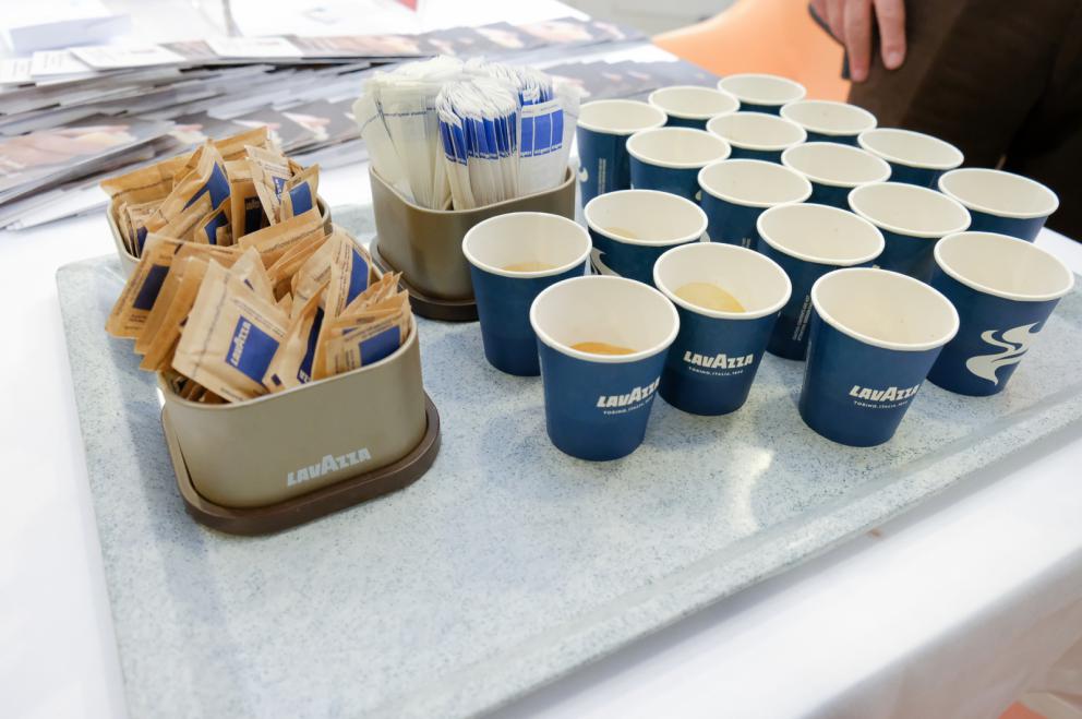 Galleria fotografica






La sala della mensa dei poveri di OSF strapiena per il pranzo benefico in collaborazione con Identità Golose









Paolo Marchi e Padre Maurizio Annoni









Padre Maurizio Annoni, presidente di OSF









Da sinistra:  Federico La Paglia, chef del ristorante Sikèlaia di Milano, e Federico Sisti, chef dell’Antica Osteria Il Ronchettino, sempre di Milano









Da sinistra: Andrea Ribaldone, dell’Osteria Arborina di La Morra, provincia di Cuneo, Christian Costardi, del ristorante Christian e Manuel a Vercelli, Federico Sisti e Diego Rossi, Trattoria Trippa a Milano









Antonio Cera, del Forno Sammarco di San Marco in Lamis, in provincia di Foggia 









Christian Costardi









Andrea Ribaldone









Diego Rossi









GRANA PADANO









Arancinette Siciliane tradizionali e al profumo di finocchietto selvatico con caponata di melanzane di Federico La Paglia









Mondeghilli alla Milanese con salsa agrodolce di Federico Sisti









Risotto allo zafferano, pasta di salame e fondo di vitello di Christian Costardi









Bollito di guancia, pearà, salsa verde e Kren di Diego Rossi









La selezione di piccola pasticceria preparata da Galileo Reposo per la gastronomia Peck









I torroncini siciliani artigianali dell’azienda Fiasconaro






