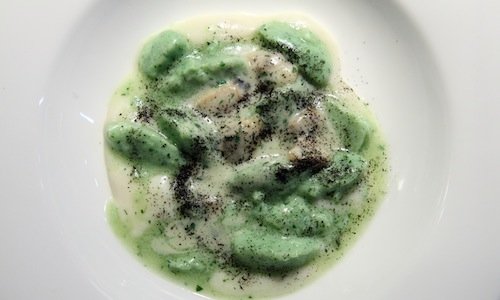 Gnocchi with herbs on cream of potatoes served with clams and smoked black tea, a dish in the menu of Fabio Baldassarre’s restaurant Unico in Milan, via Achille Papa 20, tel. +39.02.39261025