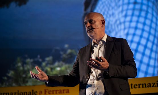 Stefano Liberti, cronista del Mediterraneo che cambia: «Il mare che conoscevamo non esiste più»
