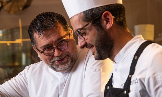 Angelo Sabatelli con Davide Carrieri. Sono i protagonisti della proposta gastronomica del nuovo Porta De Mä a Monopoli (Bari)
