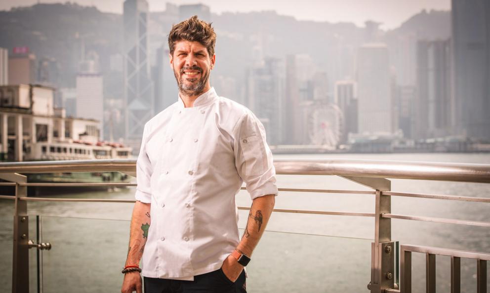 Paulo Airaudo, 34 anni, una stella Michelin al ristorante Amelia di San Sebastian (da primavera 2020 nella sede dell'Hotel Londres y de Inglaterra)  e un'altra stella al ristorante Da Terra di Londra (foto hk.asiatatler.com)
