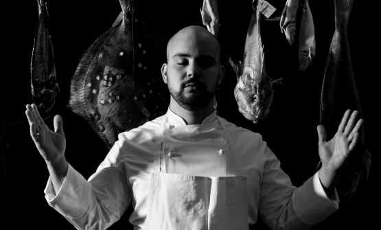 Jacopo Ticchi: «Ad agosto c'è il fermo pesca in Adriatico, Da Lucio non proporrà il pesce in quelle settimane»