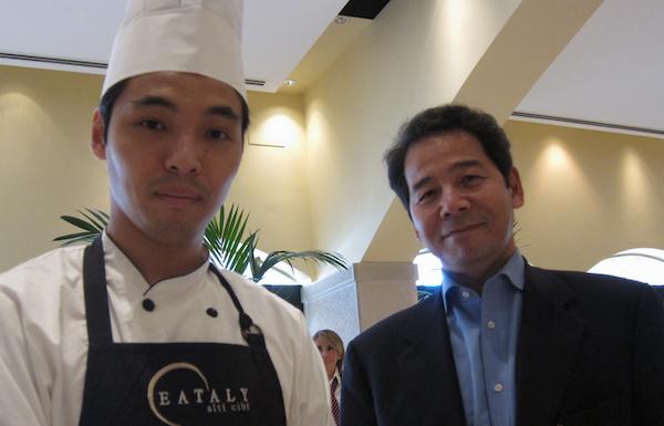 Lo chef Ishii Hidenao e il giornalista Shingeru Haiashi, socio di Eataly in Giappone
