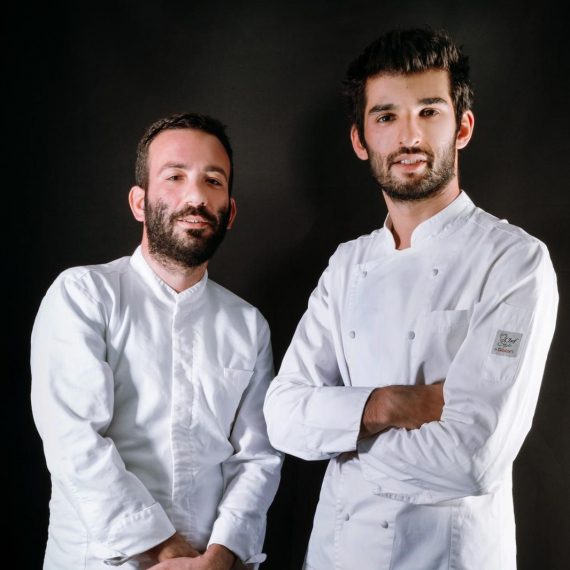 Richard Abou Zaki e Pierpaolo Ferracuti, chef del ristorante Retroscena di Porto San Giorgio (Fermo), premiati da Pasqua Vini e Vigneti
