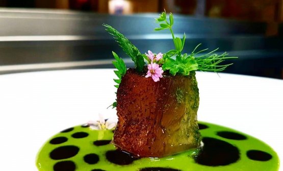 Carciofo al carbone, robiola di Roccaverano, olio nero: la ricetta della rinascita di Marco Cahssai