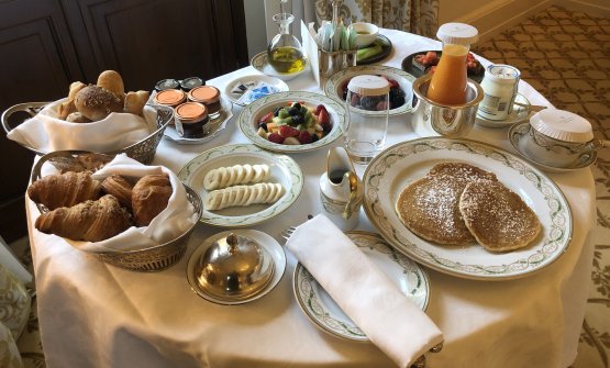The comeback of the Four Seasons in Florence starts with breakfast served in the room 