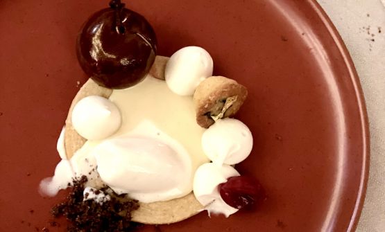 Sogno di una notte d'estate di Nicola Di Lena
Dolcezze locali: un inno alla mandorla e alla ciliegia, la Puglia adesso
