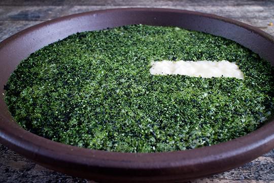 Il Riso vegetale di mare di Damiano Donati, chef del ristorante Punto - Officina del Gusto di Lucca. Il suo approccio? «Brutalità elegante» (foto di Lido Vannucchi)
