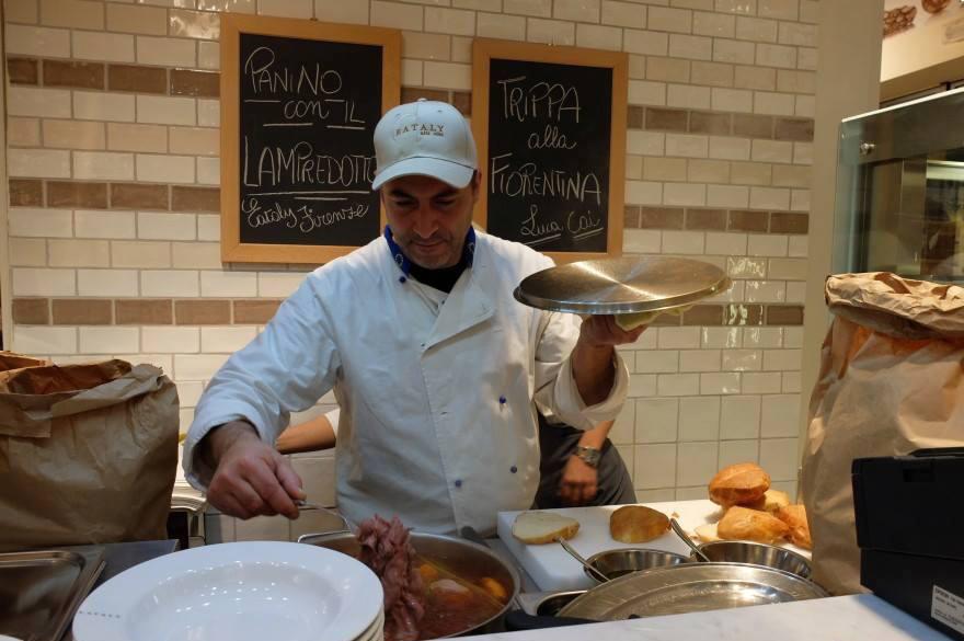 Luca Cai dell'Osteria Tripperia Il Magazzino, piazza della Passera 2/3 nero, telefono +39.055.215969: un lampredotto da sballo (foto facebook)