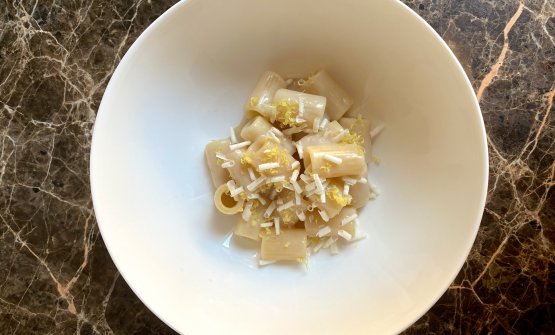 Le ricette di Identità Golose Food Court al Supersalone: Maccheroncino limone acciughe e mandorle di Eugenio Boer