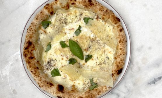 The 'new all-time pizzeria': Mani in Pasta triples in Via Procida 1, in Milan