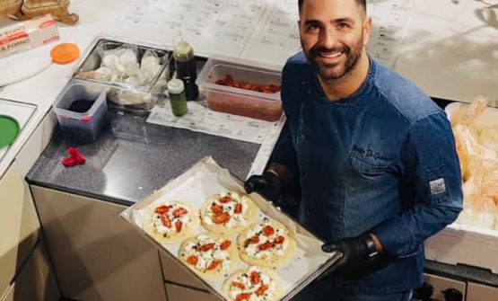 Acqua, amore, farina: dal 1947 Pescara fa la fila per le pizzette di Donna Tina