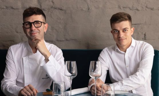 Due ragazzi conquistano Piacenza: nel loro locale cibo comfort e tanto design
