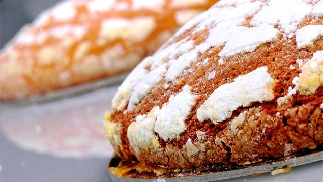 Il Pan meino della pasticceria Andrea Besuschio ad Abbiategrasso, un dolce tradizionale da intingere nella panna liquida fredda. «Ogni volta che vado lì, gli svaligerei la vetrina», spiega Viviana, golosissima di dolci
