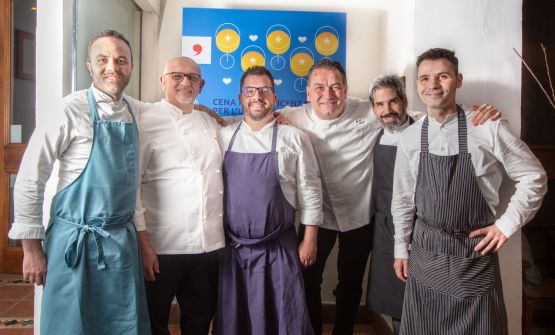 Sardegna golosa e solidale. Racconto e foto di chef che celebrano l'isola e cucinano a favore dei bimbi ucraini