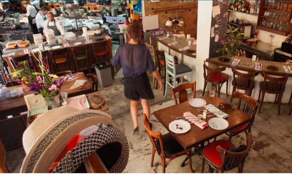 La città è un ribollire di bar (foto haaretz.com)