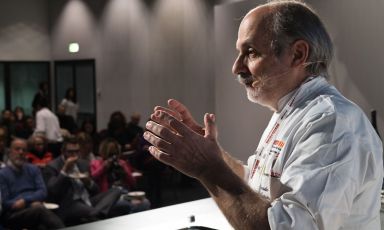 Corrado Assenza sul palco di Identità Milano 2018 (foto Brambilla-Serrani)
