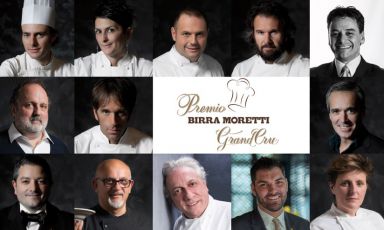 I volti dei 13 giudici della finale del Premio Birra Moretti Grand Cru, in programma il 7 novembre a Milano. Dalla prima fila in alto a sinistra, in senso orario: Giuliano Baldessari, Cristina Bowerman, Bobo Cerea, Carlo Cracco, Alessandro Giani, Alfredo Pratolongo, Viviana Varese, Alberto Tasinato, Davide Scabin, Claudio Sadler, Marco Reitano, Paolo Marchi, Davide Oldani. Si può votare fino al 31 ottobre qui
