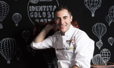 Ernesto Iaccarino, classe 1970,&nbsp;chef del ristorante Don Alfonso 1890 a Sant&rsquo;Agata sui due Golfi (Napoli). E' l'ospite dell'Hub di Identit&agrave; Golose, Milano,&nbsp;da mercoled&igrave; 6 a sabato 9 novembre. Menu a 75 euro vini inclusi, prenotazioni&nbsp;online
