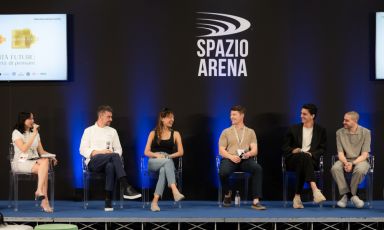Anna Zhang,&nbsp;Davide Guidara,&nbsp;Diego Narcisi,&nbsp;Matteo Berti&nbsp;e&nbsp;Matteo Pincella&nbsp;sul palco moderati da Marialuisa Iannuzzi

Foto di Brambilla/Serrani
