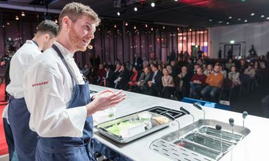 Luca Abbruzzino, 29 anni ad aprile, è lo chef del ristorante che porta il nome del padre, Antonio Abbruzzino. Che ha saputo riconoscere presto il talento del figlio e lasciargli la guida della sua cucina. E' stato uno dei protagonisti della sezione di Identità Milano dedicata alla Calabria
