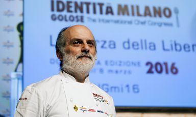 Corrado Assenza opened the eleventh edition of Dossier Dessert, a format conceived always in collaboration with Valrhona. The pastry chef from Noto charmed the participants with pills of great substance, distributed with the usual wisdom. Photo by Brambilla/Serrani, translation by Slawka G. Scarso
