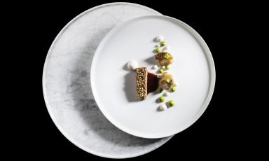 Anatra laccata al mosto cotto, cavolfiori al tartufo nero, emulsione di origano e lenticchie: il piatto dell'autunno di Giancarlo Perbellini
