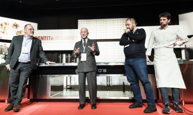 Arrigo Cipriani on the stage of the Auditorium with Paolo Marchi, Raffaele and Massimiliano Alajmo (photo Brambilla-Serrani)
